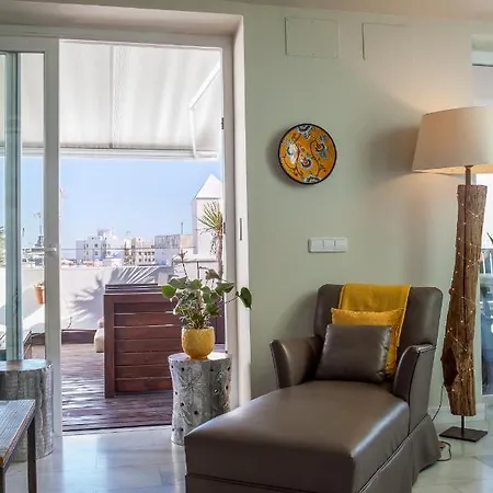 ***** Attic With Impressive Views And Jacuzzi * Cadiz
