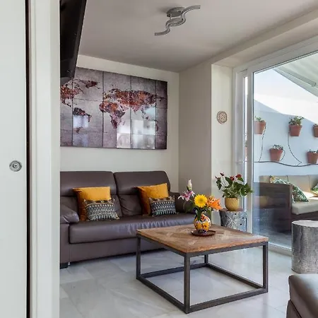 ***** Attic With Impressive Views And Jacuzzi Apartment *