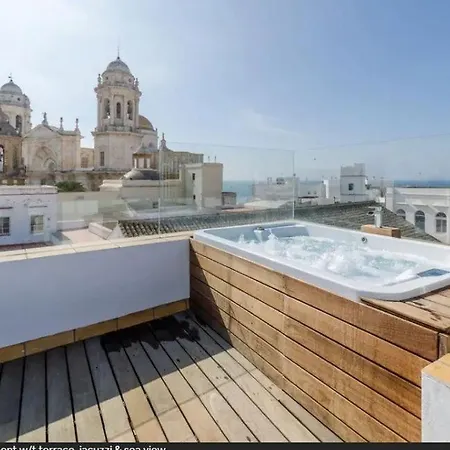 Apartment ***** Attic With Impressive Views And Jacuzzi Cadiz