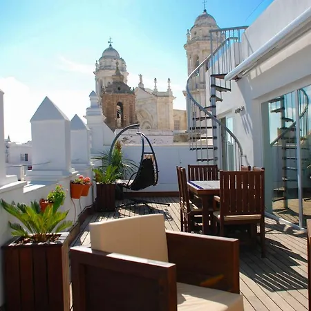 ***** Attic With Impressive Views And Jacuzzi * Cadiz