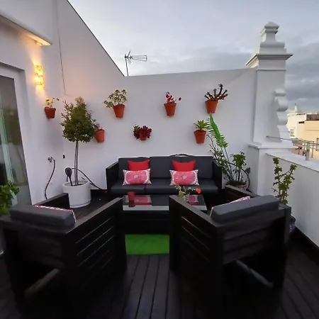***** Attic With Impressive Views And Jacuzzi Cádis